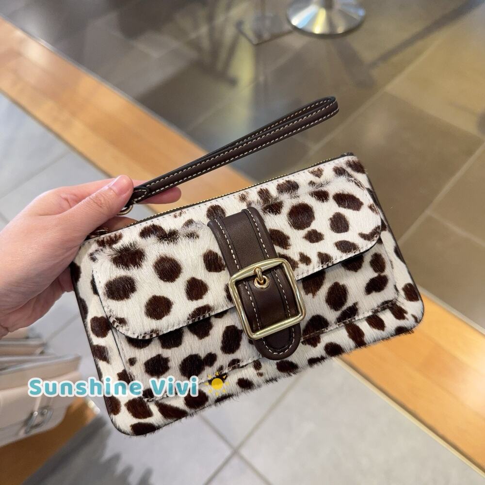 NWT coach Ashton Wristlet In Haircalf Im/Dark Brown Chalk cen13 Leather